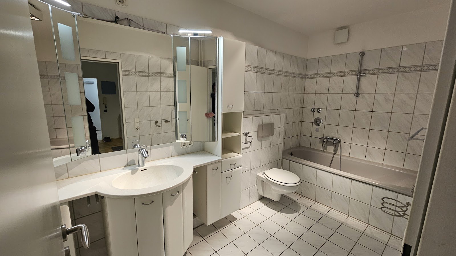 Badezimmer-Sanierung – Vorher